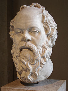 testa di Socrate, scultura di epoca romana, conservata al Museo del Louvre, Francia. Socrate fu il primo filosofo ad essere ritratto. Tutte le altre immagini dei filosofi presocratici sono frutto dell'immaginazione dei artisti che le hanno eseguite, senza un vero riscontro.